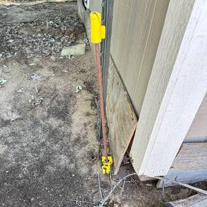 lot 64 image: 46 - 36-48 tall Electric Fence Rod Post with Yellow Plastic Insulators to be removed - bring your tools