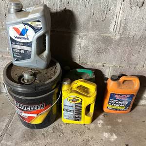 lot 105 image: Lot of Automotive Fluids Valvoline 0W-20, Pennzoil 5W-30, Traveller Pail, Shop Pro Antifreeze