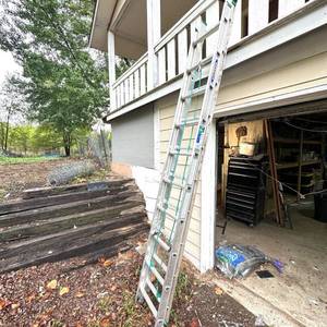lot 114 image: Werner 20 ft Extension Ladder 225 lb Type II D1220-2
