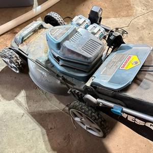 lot 120 image: Wesco 20 in 60V Brushless Cordless Lawn Mower WS8704U - untested