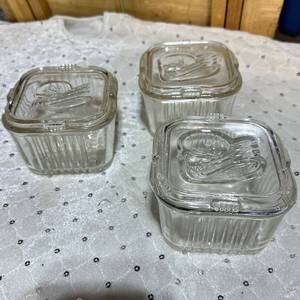 lot 129 image: Set of 3 Clear Glass Square Food Storage Containers with glass Lids