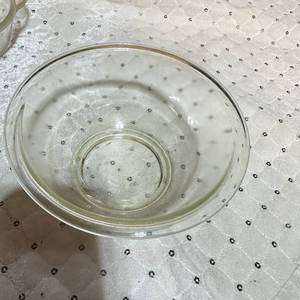 lot 132 image: Pyrex mixing Bowl 323