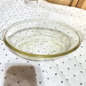 lot 134 image: Glasbake Oval Baking Dish with Handles 235 GL 225 US