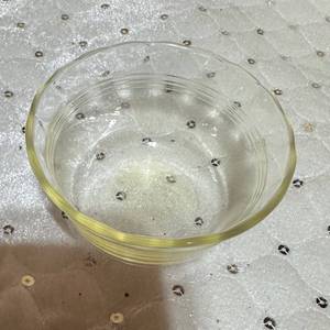 lot 141 image: Pyrex Clear Glass Bowl 463 602 EE-8