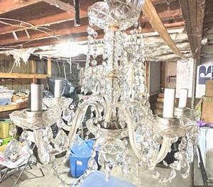 lot 142 image: Chandelier Electric Fixture Underwriters Laboratories Listed E-28086