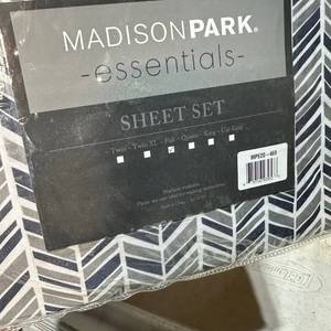 lot 155 image: Madison Park Essentials Full Sheet Set MPE20-469