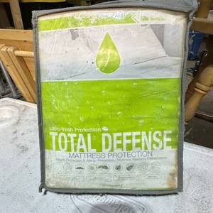 lot 160 image: sleepharmony Mattress Protection Total Defense Twin XL MPROTE04-TXL