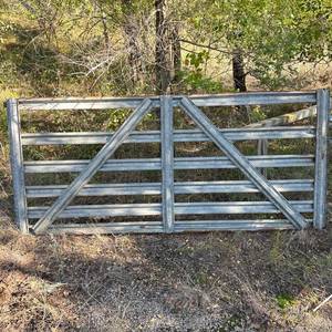lot 177 image: Metal Farm Gate 5-Rail Diagonal Brace Approx 118 in Long x 50 in Tall