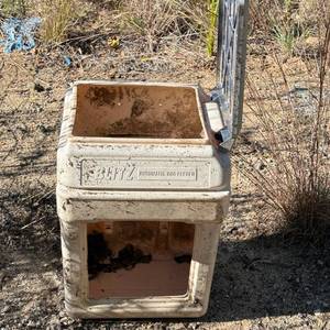 lot 181 image: Blitz Automatic Dog Feeder