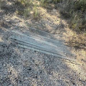 lot 190 image: Lot of 4 White Wire Shelves, Multiple Pieces