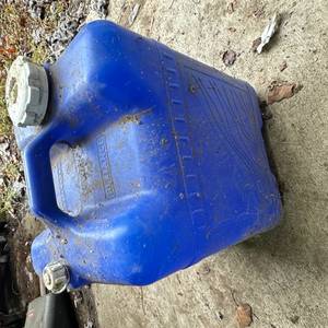 lot 196 image: Aqua-Tainer Water Container with 8 to 22 L Volume Markings