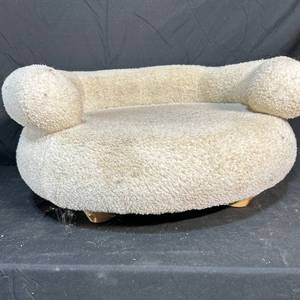 lot 217 image: Heart to Tail Pet Sofa 704818