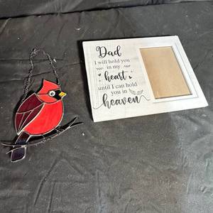 lot 241 image: Cardinal Hanging Ornament with Chain and Dad Memorial Picture Frame Set