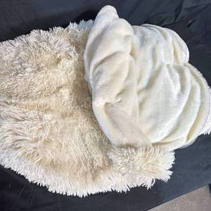 lot 242 image: Cream Long-Pile  reversible Throw Blanket 68 x 94 super soft