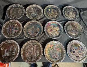lot 259 image: Fenton Christmas in America Collector Plates Set of 12