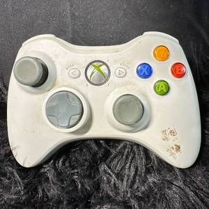 lot 281 image: Microsoft Xbox 360 Wireless Controller
