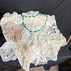 lot 289 image: Assorted Crocheted Doilies Lot
