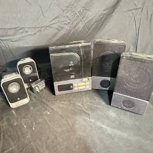 lot 302 image: onn Mini Stereo System with CD Player ONA13AV503