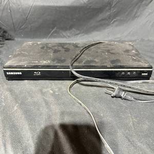 lot 304 image: Samsung Blu-ray Disc Player 120V BD-E5700