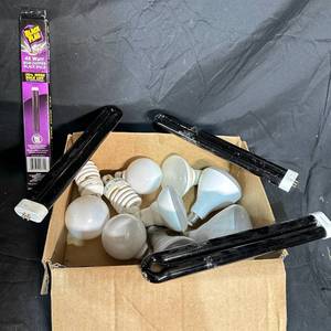 lot 312 image: Black Flag 40 Watt Bug Zapper Black Bulb BB-40BLK with Mixed Light Bulb Lot
