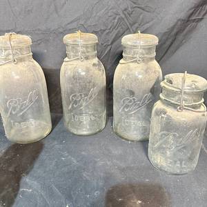 lot 322 image: Ball IDEAL Jars with Wire Bail Lids Lot of 4