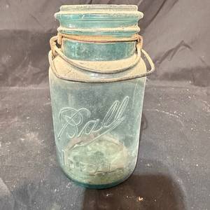 lot 323 image: Ball Ideal Jar with Wire Bail
