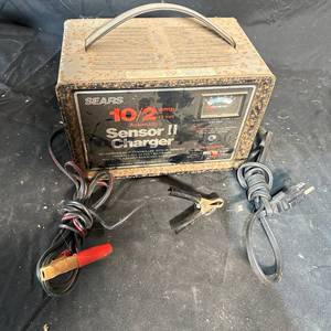 lot 340 image: Sears 102 Amp 12 Volt Automatic Sensor II Battery Charger