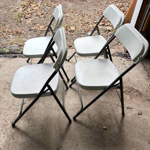 lot 343 image: Folding Chairs Lot of 4