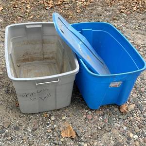 lot 349 image: Lot of 2 tubs - HDX 30 Gallon Storage Tote SKU 258961 and Rubbermaid Roughneck XL Storage Box