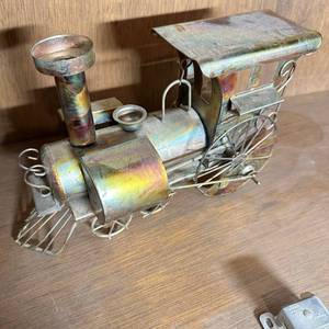 lot 365 image: Metal Locomotive Figure Item No. 25037 Tune Chatta Nooga Choo Choo