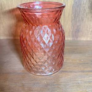 lot 380 image: Pink Diamond Pattern Decorative Vase