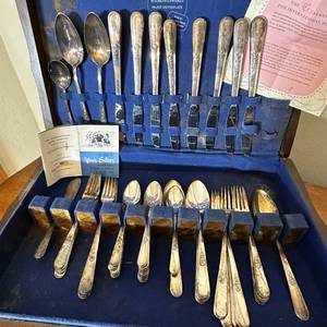 lot 383 image: Holmes & Edwards Inlaid Silverplate Flatware Set with Storage Case