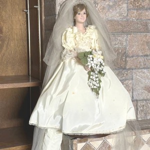 lot 384 image: Bride Diana Doll in Cream Gown with Long Veil  Tiara 21tall doll 80 long train
