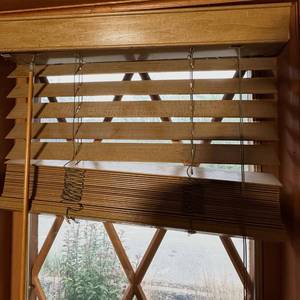 lot 389 image: Set of 4 - read desc -  Horizontal Window Blind with Headrail and turn rod, 2 Wide Slats 2.5 face cover cap