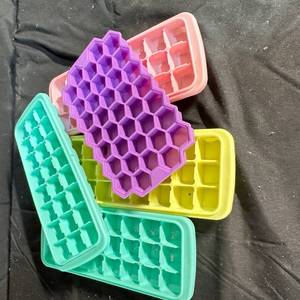 lot 405 image: $1 Start - Ice Cube Tray Lot of 5 Assorted Trays