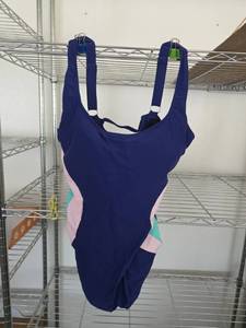 lot 197 image: popvil One Piece Swimsuit for Women Deep V Neck Color Block Bathing Suit Large - Retail $38