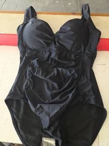 lot 208 image: Tummy Control Women One Piece Swimsuit - 2026 Slimming Vintage Bathing Suit Square Neck Full Coverage Swimwear Black Large - Retail $23