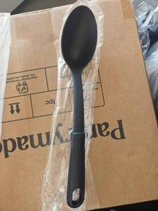 lot 2976 image: IMEEA Black Plartic Serving Spoon 13-Inch Solid Cooking Spoon Kitchen Spoon for Serving, Stews, and Sauces - Retail $12