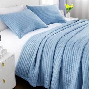 lot 3271 image: Oversized King Quilt Set 112 x 106 in, Lightweight, Blue