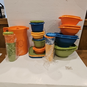 lot 3333 image: Tupperware Heritage 27-Piece Get it All Retro Color Collection Set