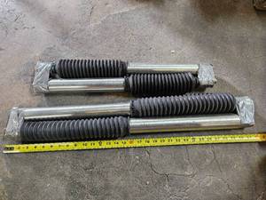 lot 8198 image: Shocks for Unknown Vehicle - Appears Used - Sold As Is