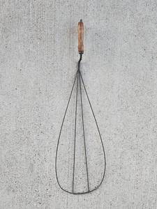 lot 94 image: Vintage Wire Rug Beater with Wooden Handle 32