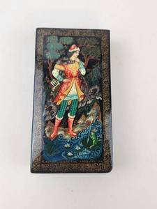 lot 98 image: Vintage Hand-Painted Russian Frog Princess Lacquer Trinket Box 5