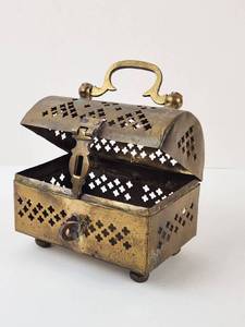 lot 113 image: Vintage Brass Cricket Box