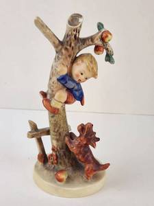 lot 125 image: Vintage Hummel Culprits Figurine 56A