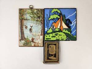 lot 128 image: Vintage Lot of 3 Small Wall Decor Pieces Deer Plaque, Cottage Tile, To The Guest Frame