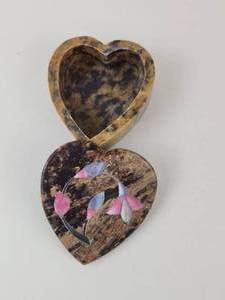 lot 132 image: Vintage Carved Stone Mother of Pearl Inlay Trinket Box