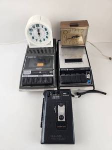 lot 137 image: Vintage Electronics Lot General Electric Westclox Realistic Cassette Recorder and Clock Lot of 5