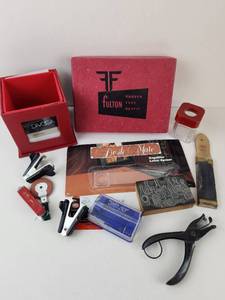 lot 141 image: Vintage Assorted Desk Accessories Lot Fulton Rubber Type Outfit Box, Divoga Pencil Cube, Post