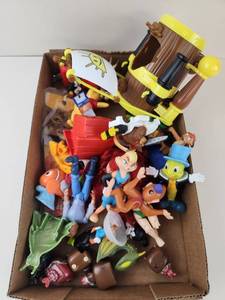lot 175 image: Assorted Character Plastic Toy Figures Lot